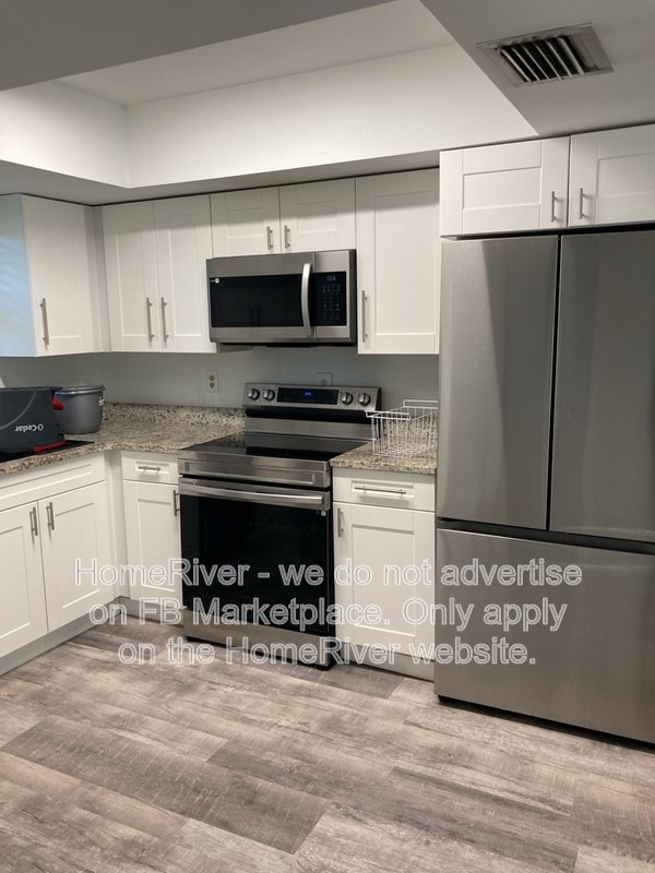 Move In Ready! - 9911 46TH AVE W UNIT A, BRADENTON FL 34210 property image