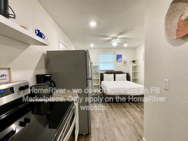 Move In Ready! - 2722 14TH AVE S UNIT B, ST PETERSBURG FL 33712 property image