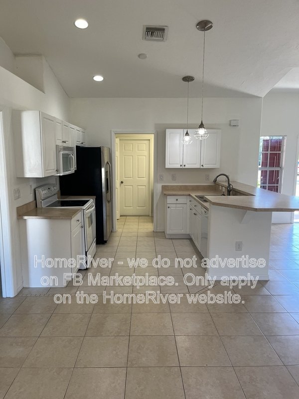 Move In Ready! - 3458 NE 9th Ave Cape Coral, FL 33909 property image