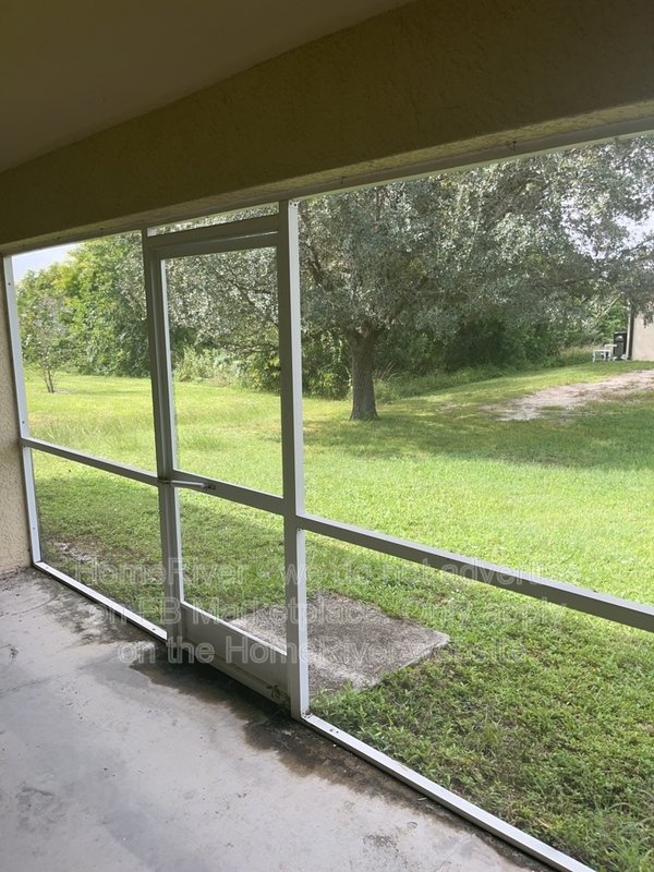 Move In Ready! - 3458 NE 9th Ave Cape Coral, FL 33909 property image