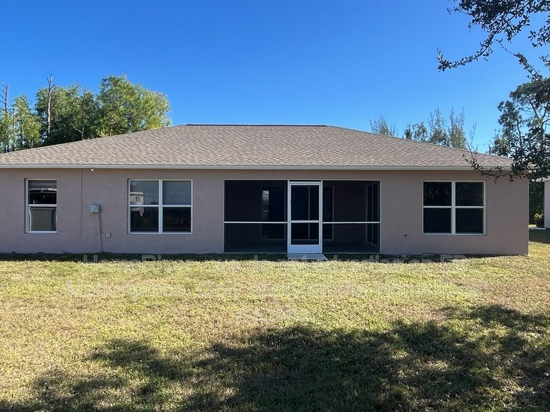 Move In Ready! - 3458 NE 9th Ave Cape Coral, FL 33909 property image