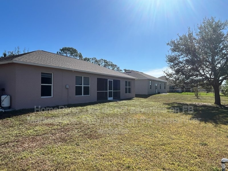 Move In Ready! - 3458 NE 9th Ave Cape Coral, FL 33909 property image