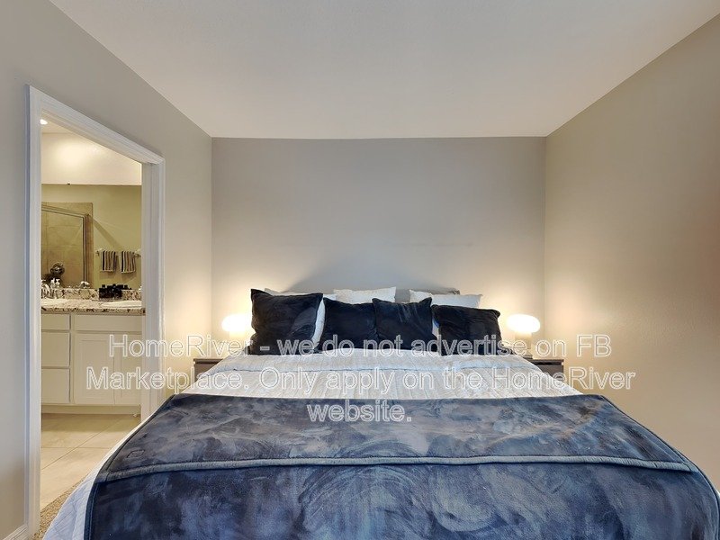 Do Not Miss Out! - 2567 MIDNIGHT PEARL DR SARASOTA FL 34240 property image