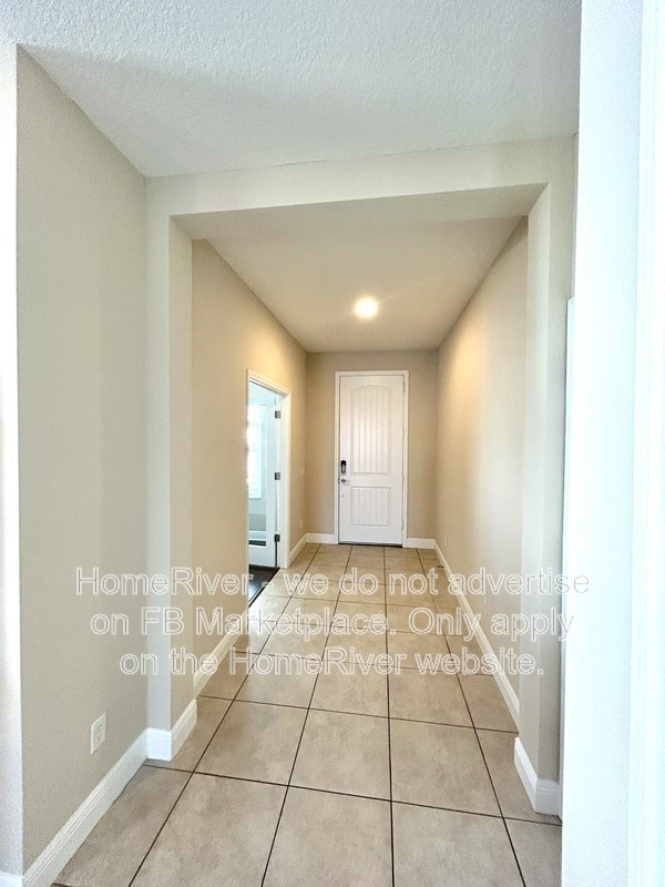 Move In Ready! - 12143 Longview Lake Cir, Bradenton FL 34211 property image
