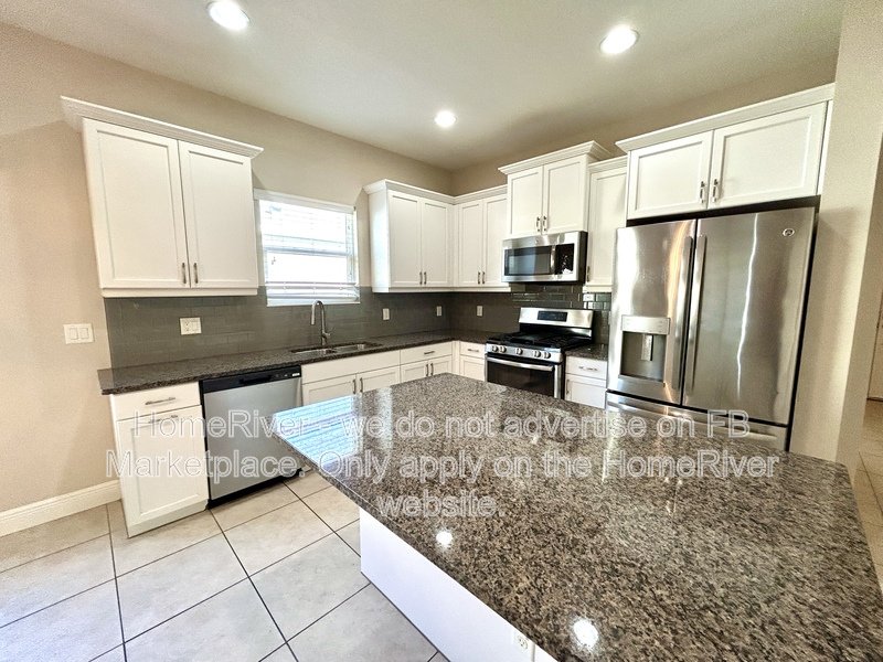 Move In Ready! - 12143 Longview Lake Cir, Bradenton FL 34211 property image