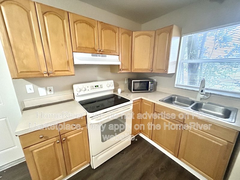 Move In Ready! - 2866 Emerson Ave S Saint Petersburg, FL 33712 property image
