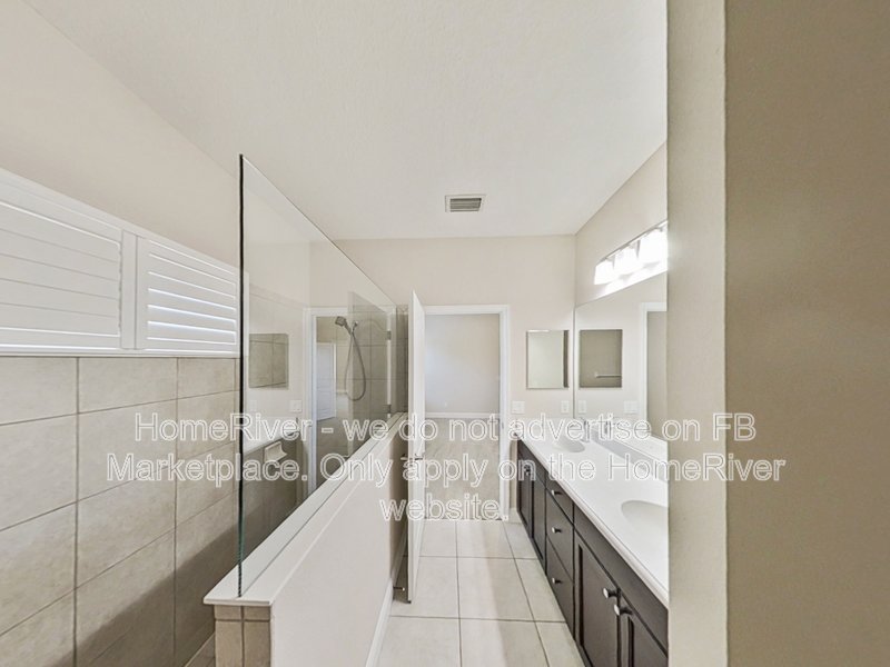 Move In Ready! - 12143 Longview Lake Cir, Bradenton FL 34211 property image