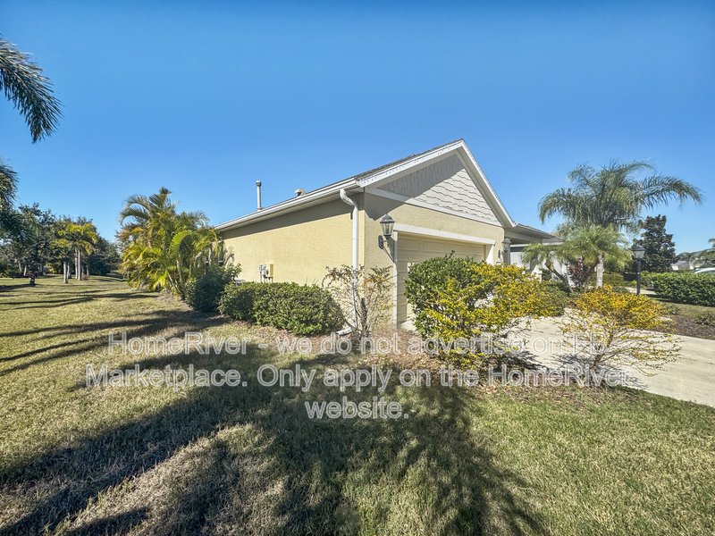 Move In Ready! - 12143 Longview Lake Cir, Bradenton FL 34211 property image